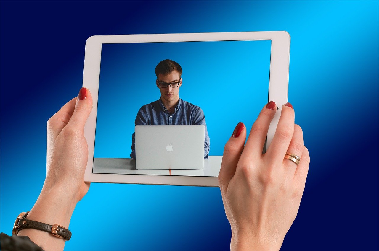 全球最新款折叠手机，科技与便携生活的完美融合