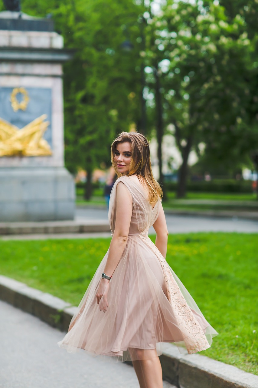 杨紫最新采访穿搭，时尚魅力与青春活力的完美展现