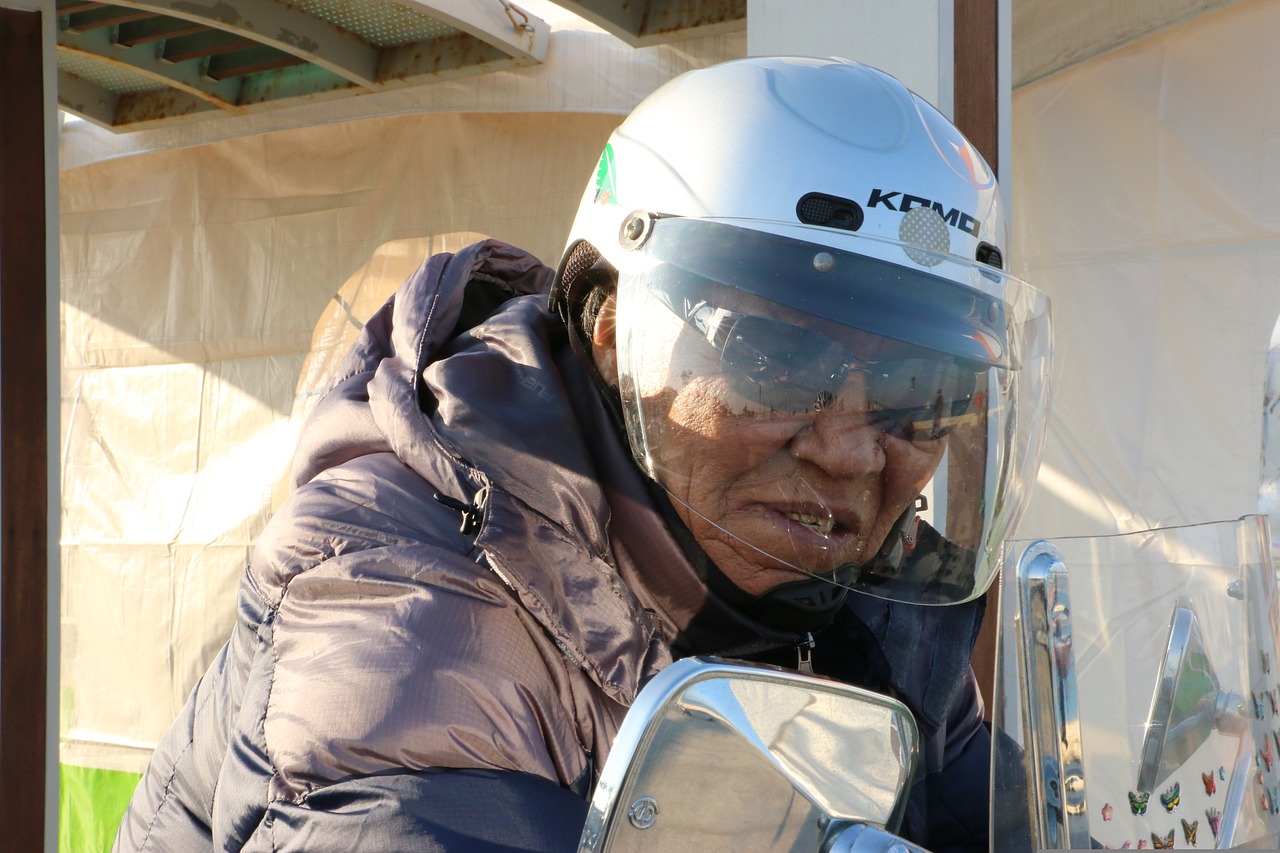 佩戴头盔的最新消息及其影响概述