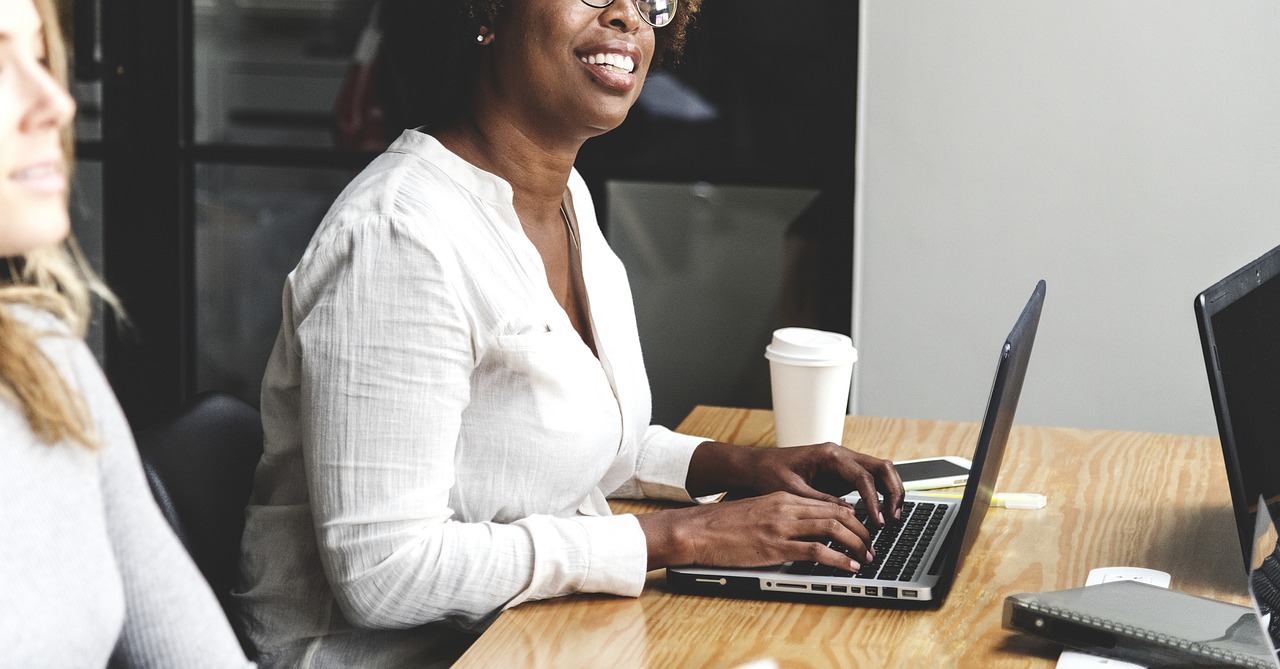 美国众议院选举最新动态，候选人、议题及未来展望分析