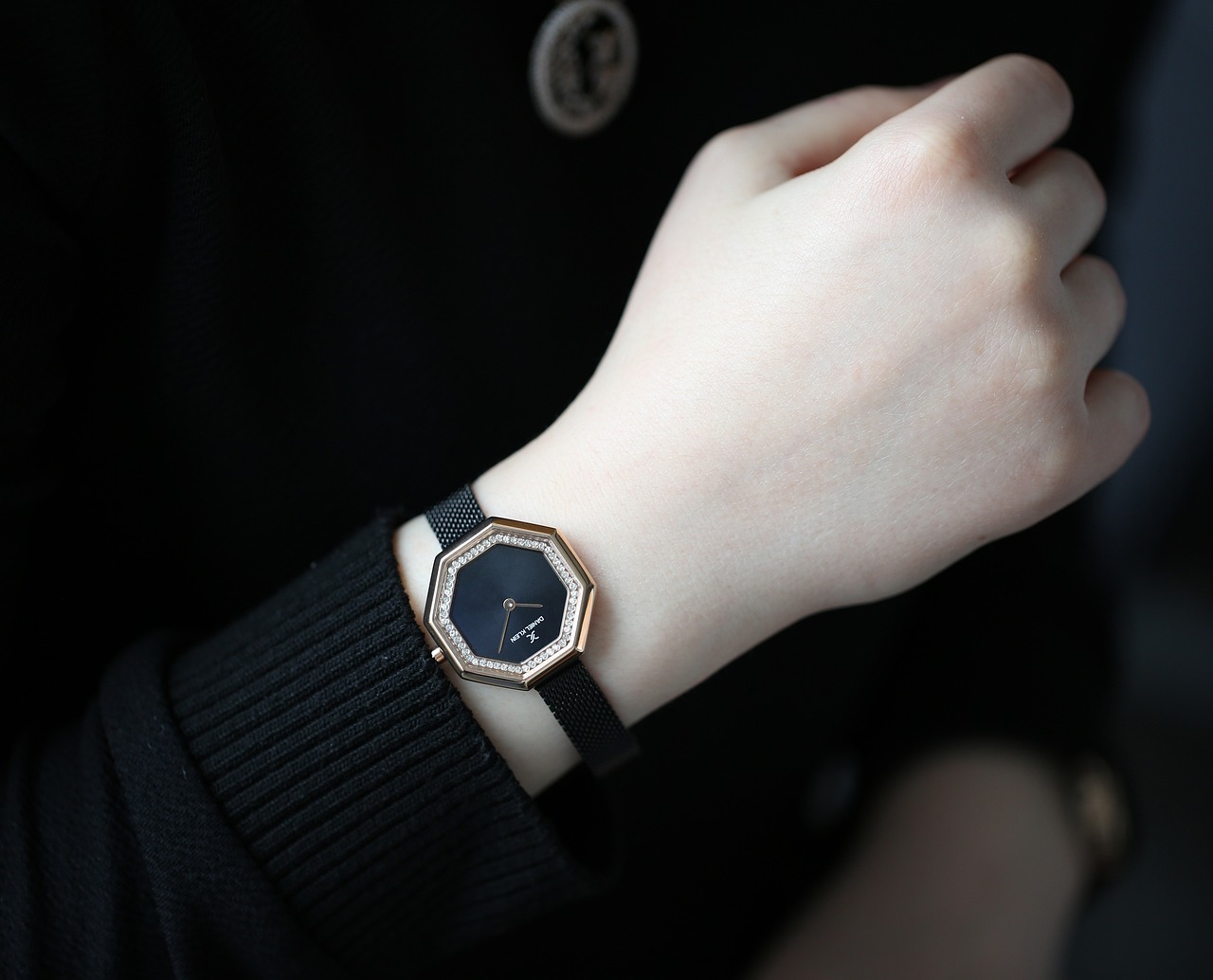 最新款金手镯9999,魅力独特,引领时尚潮流