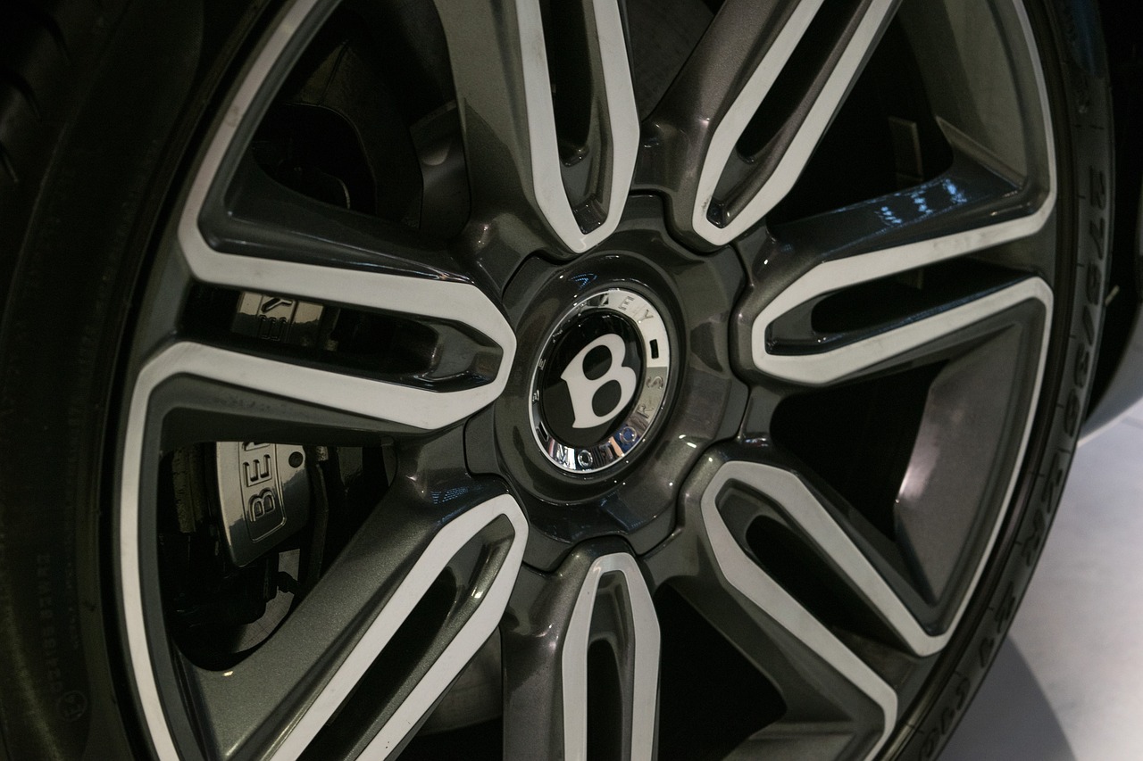 科技与时尚交融,最新雅迪G5电动车亮相!