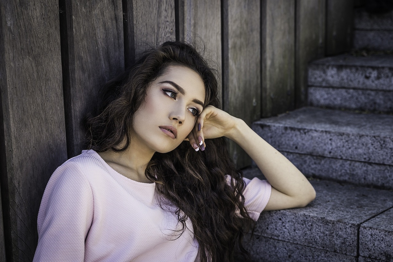 女孩子最新流行发型，时尚魅力千变万化