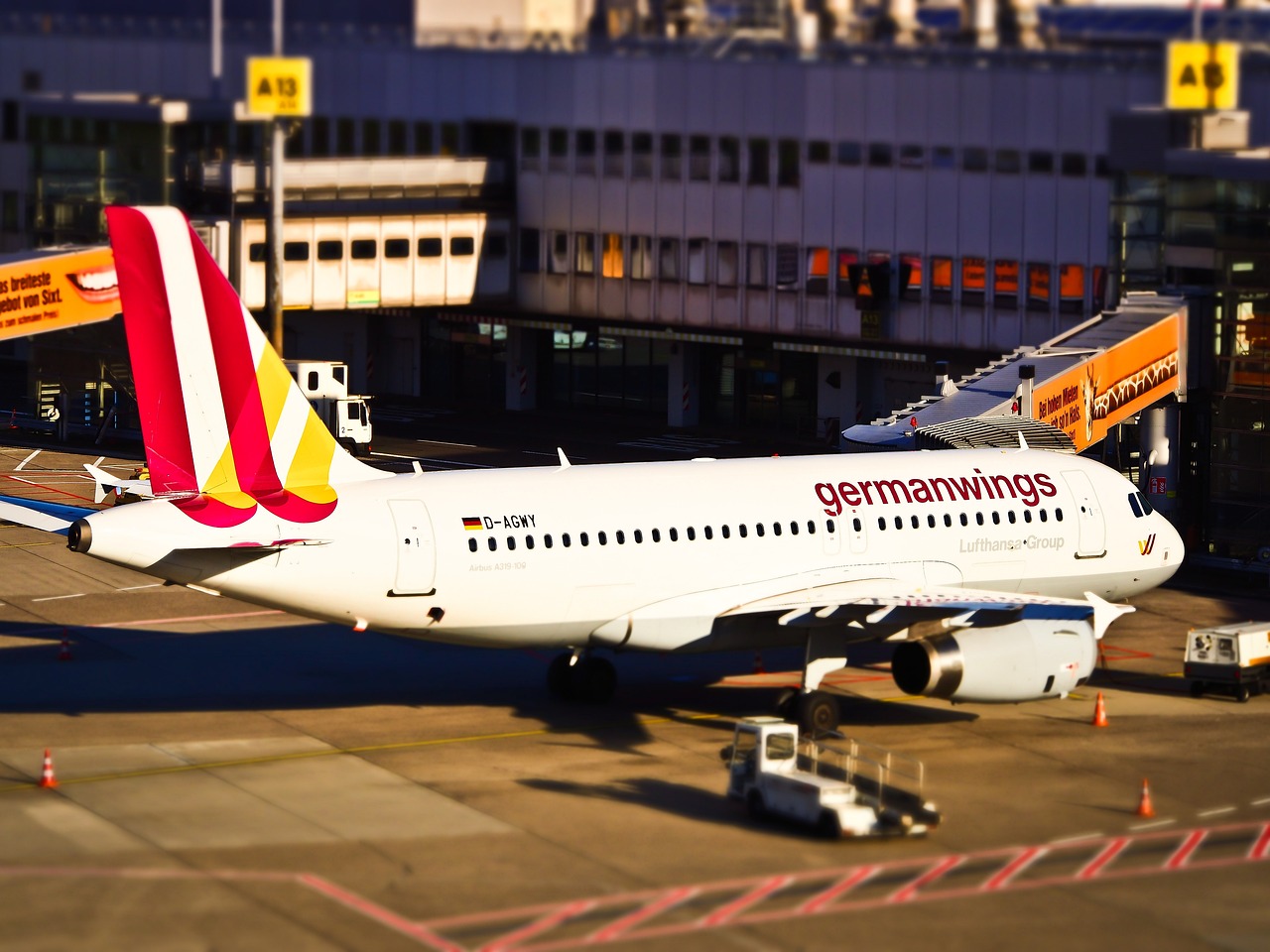 中国最新战斗机歼，空中猛龙的翱翔之旅