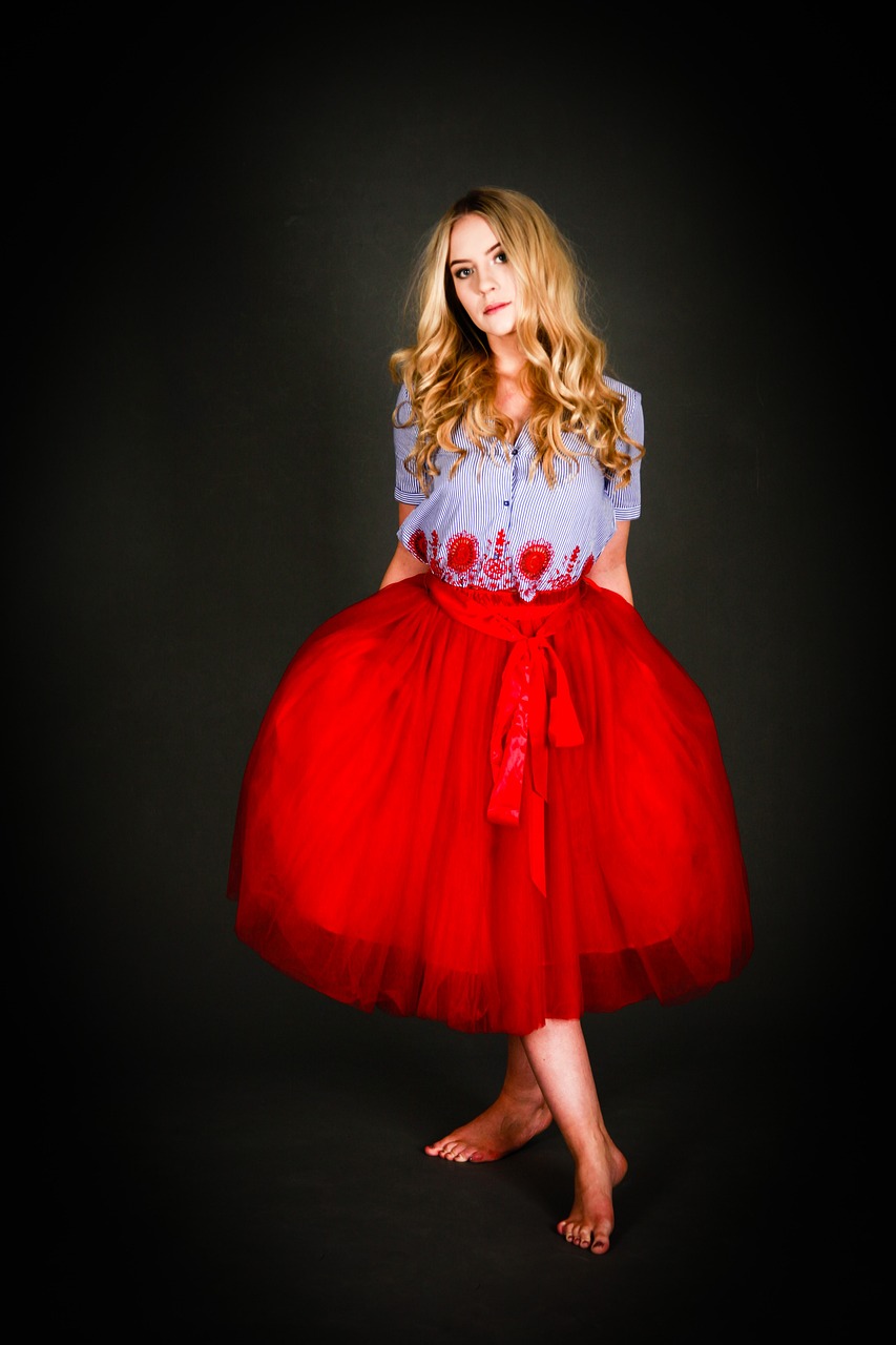 冬季最新时尚连衣裙,新潮必备之选