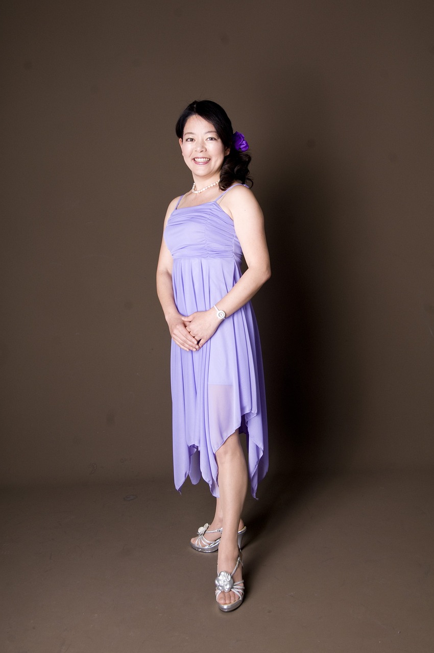 冬季最新时尚连衣裙,新潮必备之选