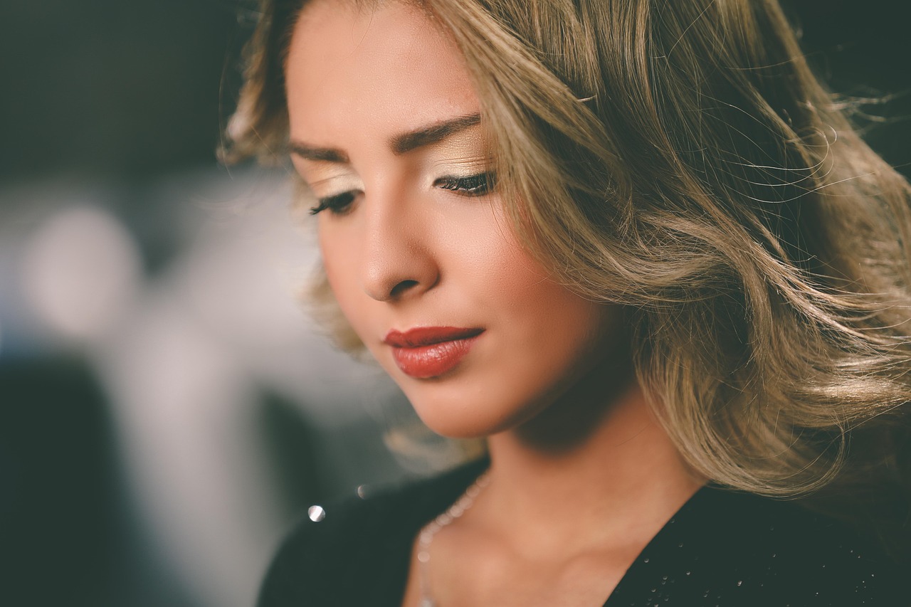 探索最新女性时尚发型,从头行展现无限魅力风采