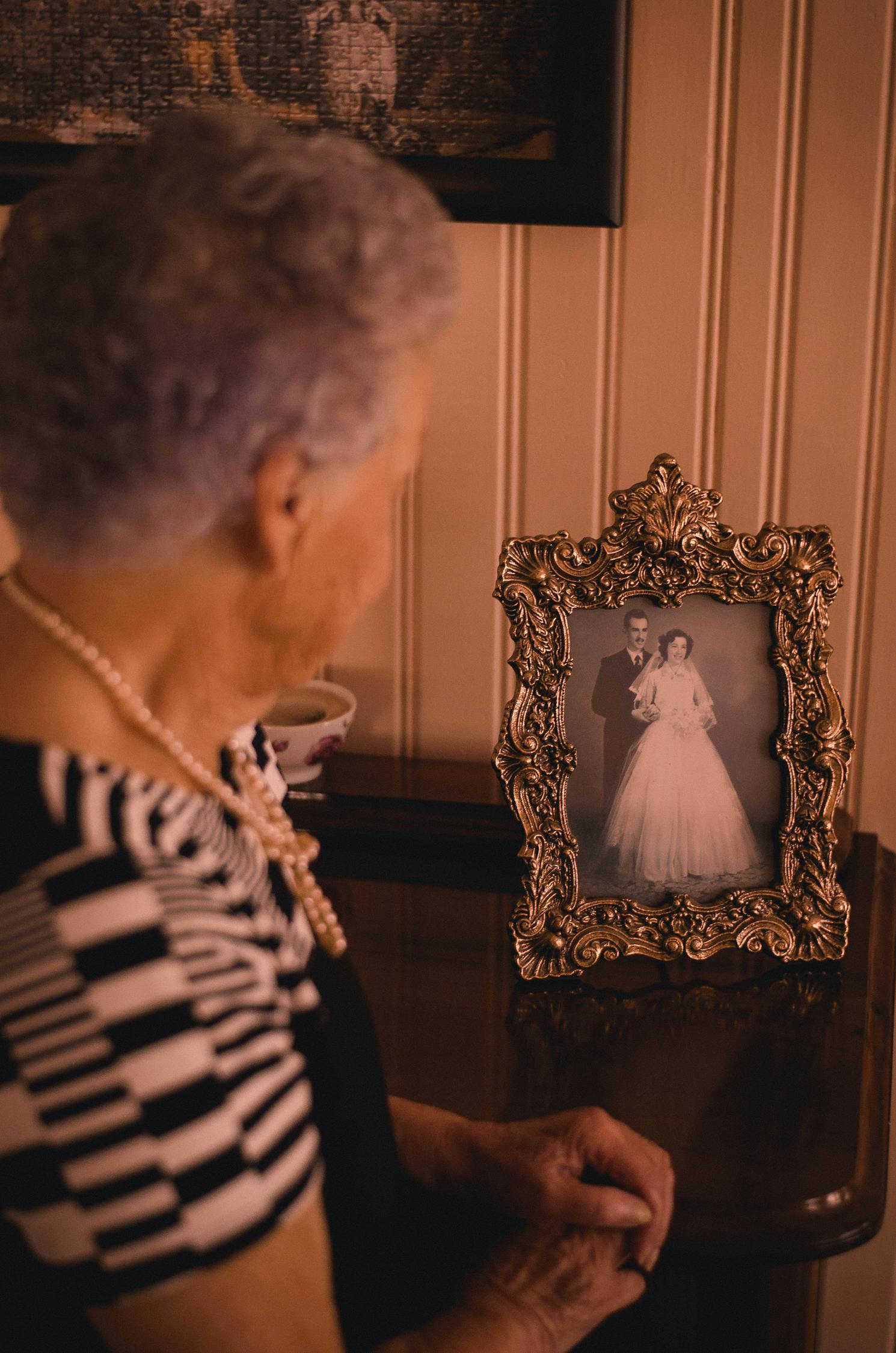 孕妇被丈夫推下悬崖事件震惊社会，最新报道揭秘悲剧真相