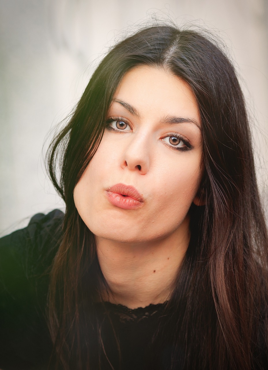 最新发型流行趋势，卷发短发的魅力与流行趋势解析