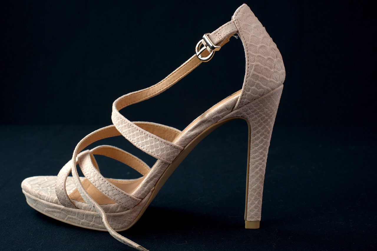 圣罗兰最新款凉鞋,时尚与舒适的极致融合