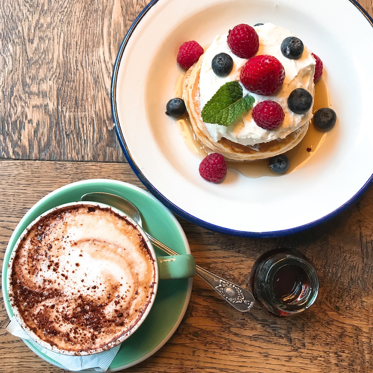 入秋第一杯奶茶的最新魅力展现