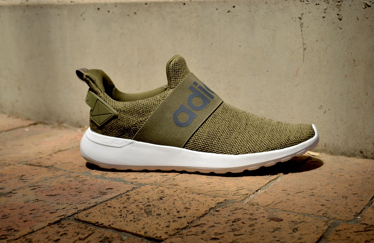 最新款阿迪贝壳头，引领时尚潮流的新标杆