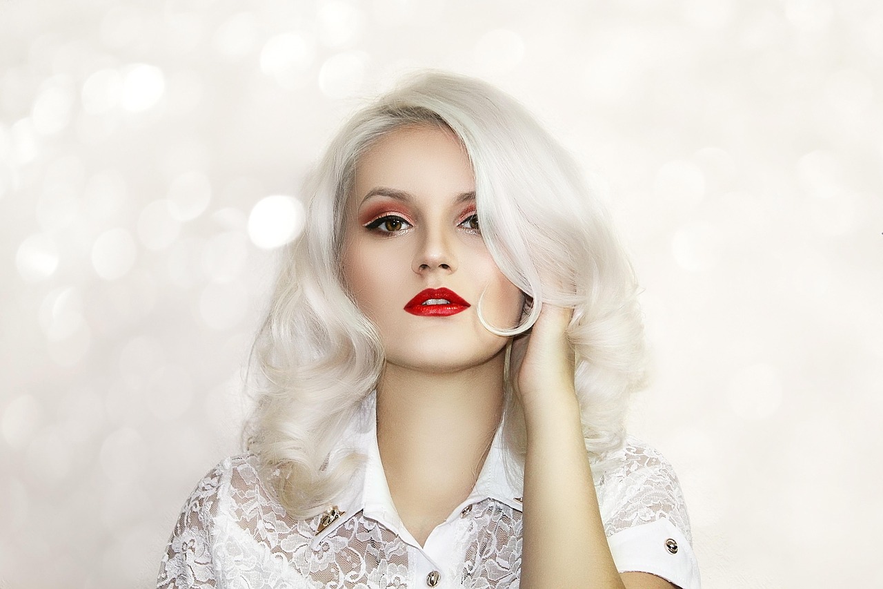 2018最新流行趋势,长发卷发时尚魅力展现