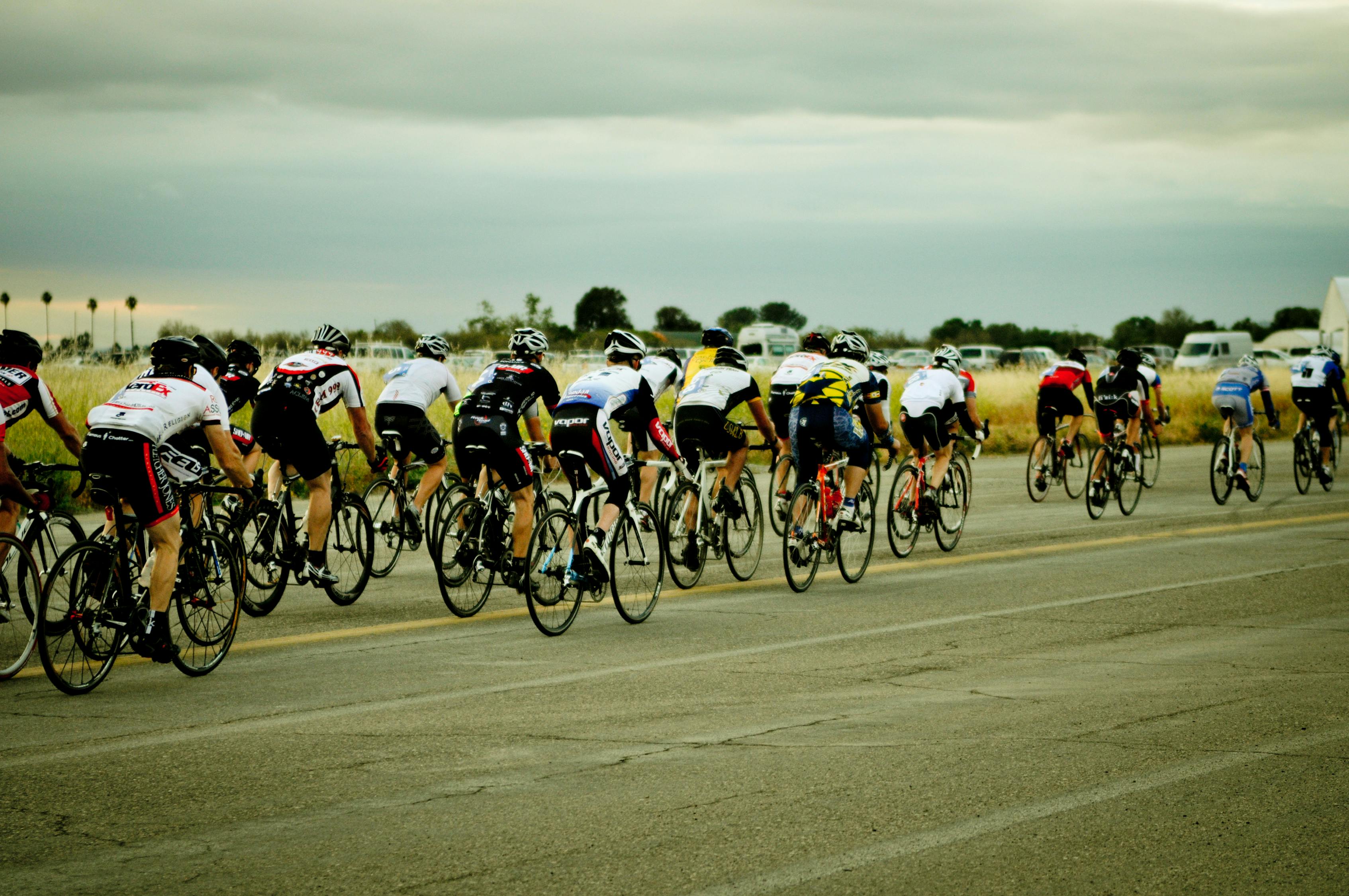 田径运动员最新比赛，速度与耐力的巅峰对决