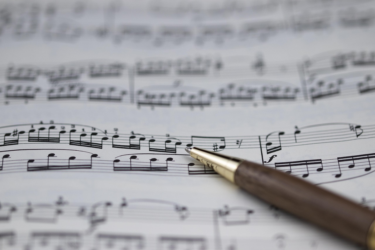 人民日报时评聚焦热点，传递真实声音