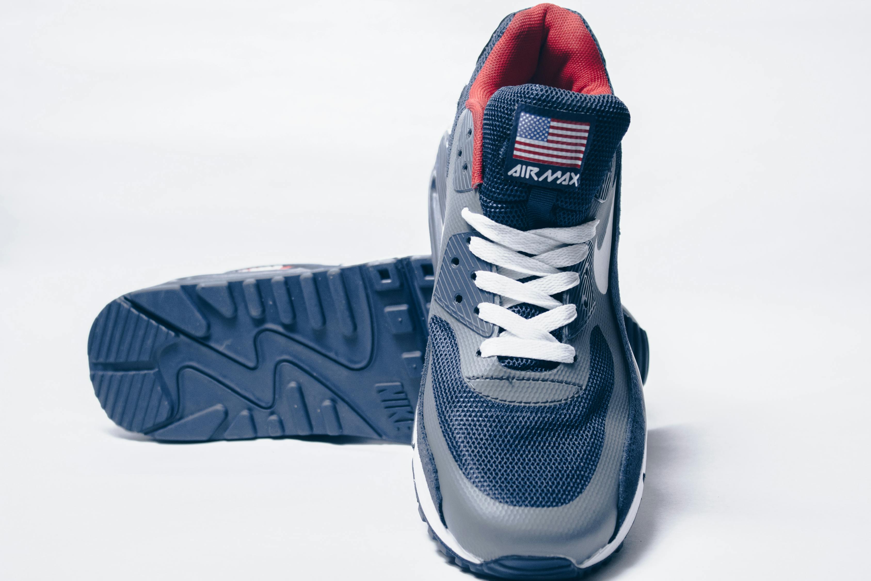 耐克最新男款跑鞋，设计、功能与性能的综合展示