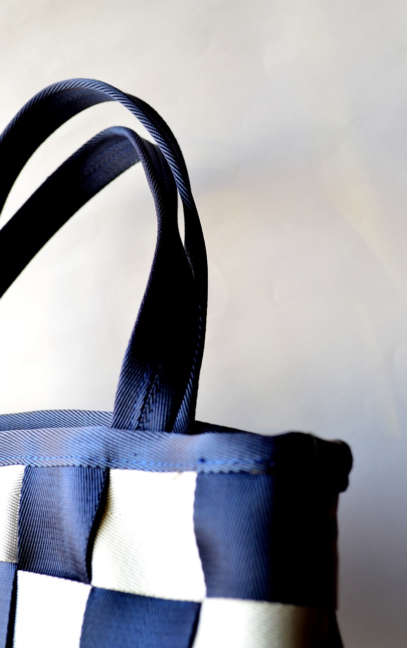 斐乐女包最新款，时尚魅力的极致诠释