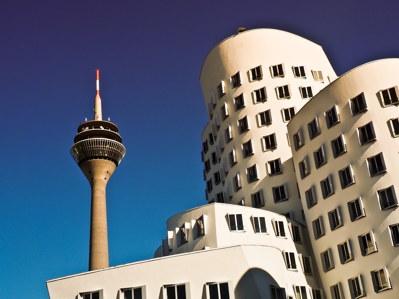 龙岩电视台，传统与现代交融，文化与传媒的典范典范。