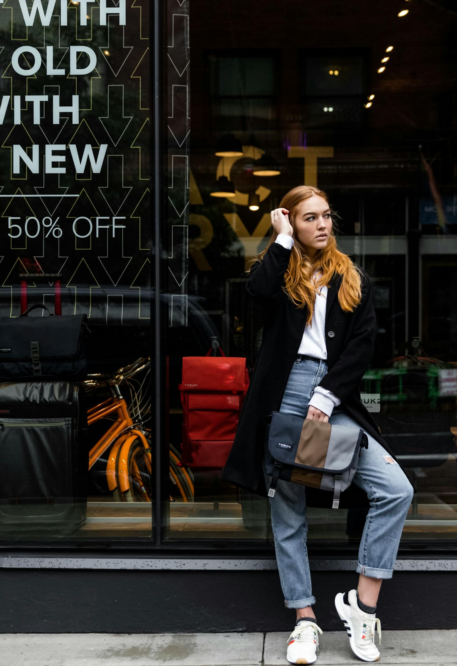 玲衣舍最新服装展示视频，时尚潮流引领者风采展示