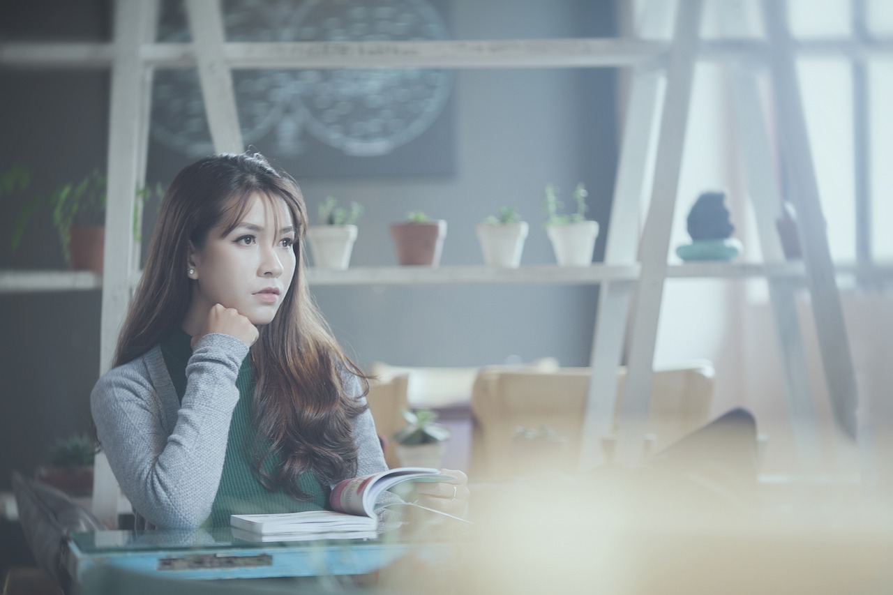 探索千面魅力的无限可能，易烊千玺高清壁纸最新 2025年精选欣赏