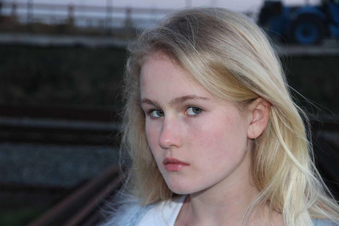 三月春风中的手如柔荑女明星,手美如画的女明星盘点