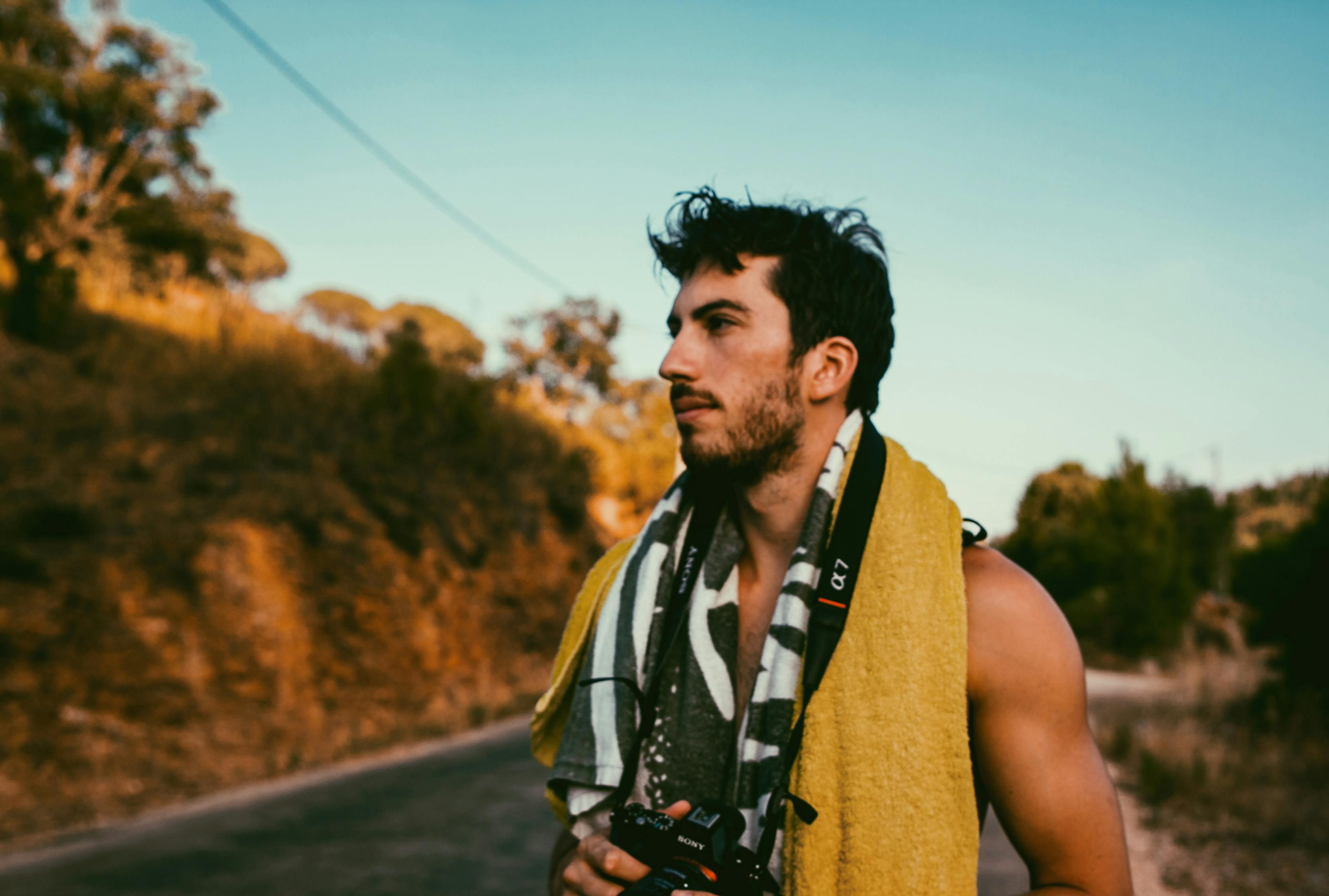 三月春光下的嫂子，年轻人的电影故事完整版