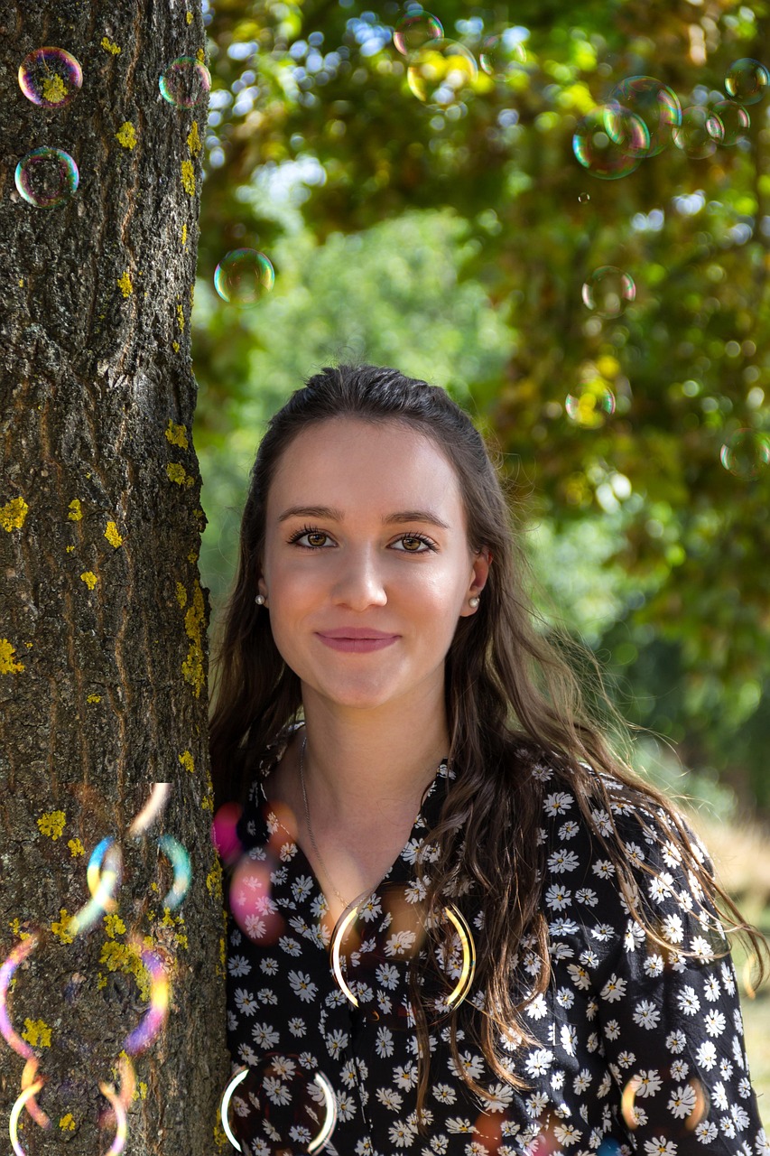 李沁,闪耀在2025年的璀璨明星之光