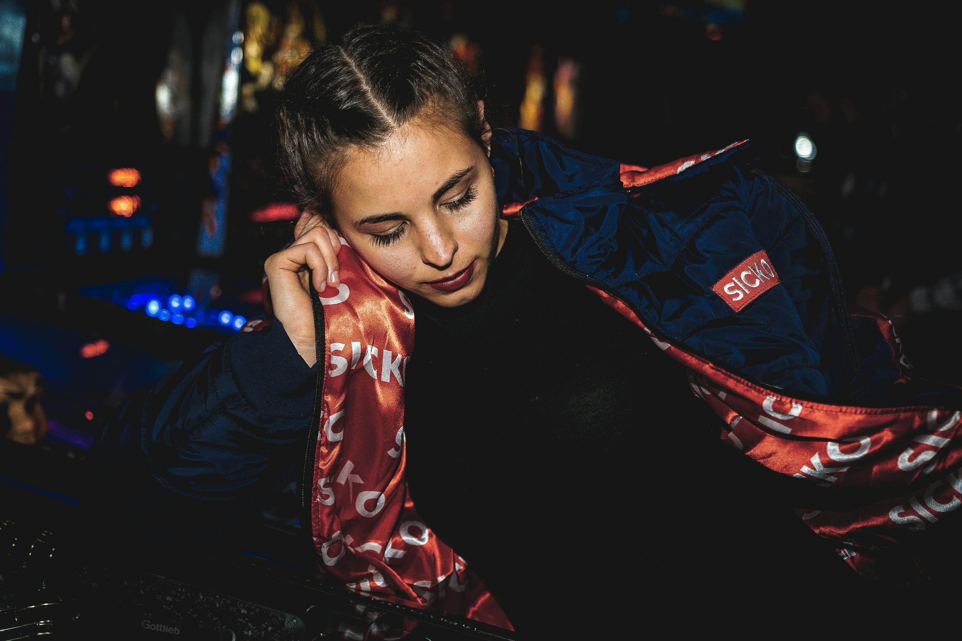 张艺兴四月风华独特魅力写真曝光