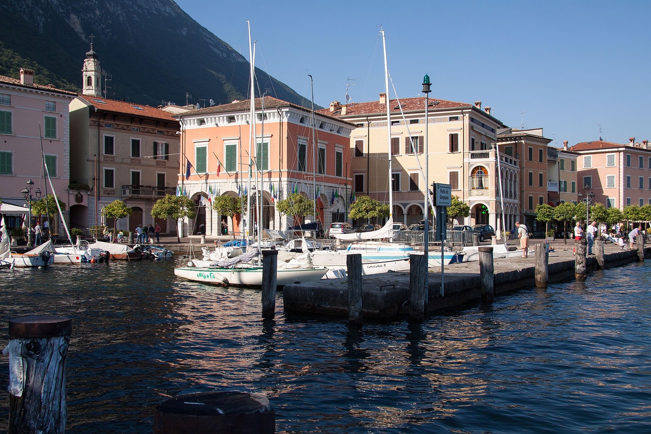 四月欧美情侣头像新款，探索浪漫风尚的独特魅力