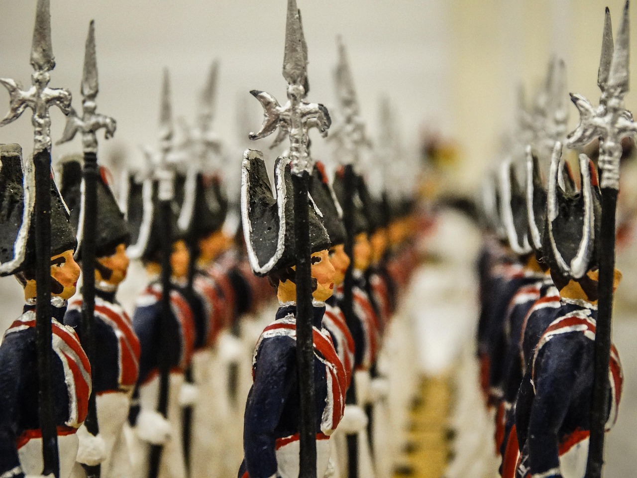 4月夺面双雄演员表及深度解析