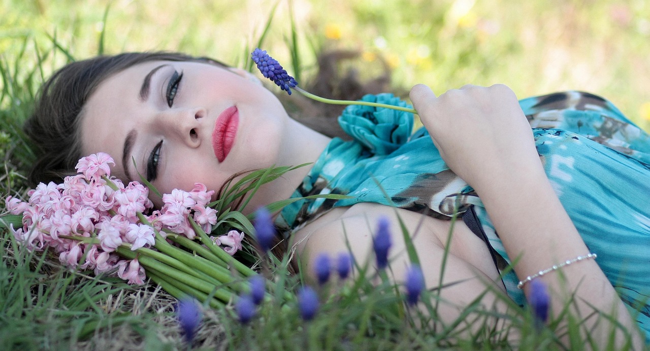 四月动漫女孩的完美脚步之美赏析