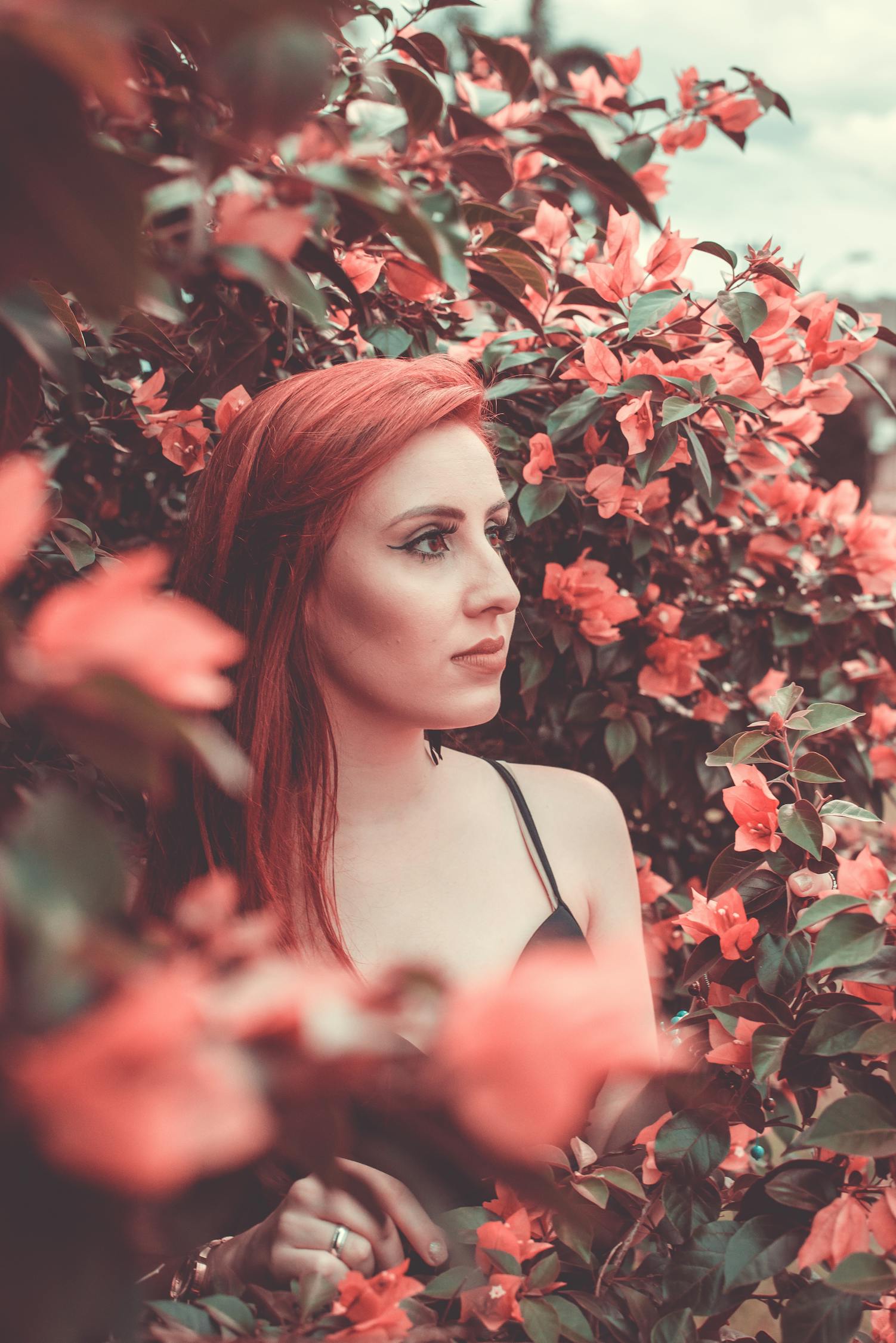 四月春光里的演员郭金，图片展现风采