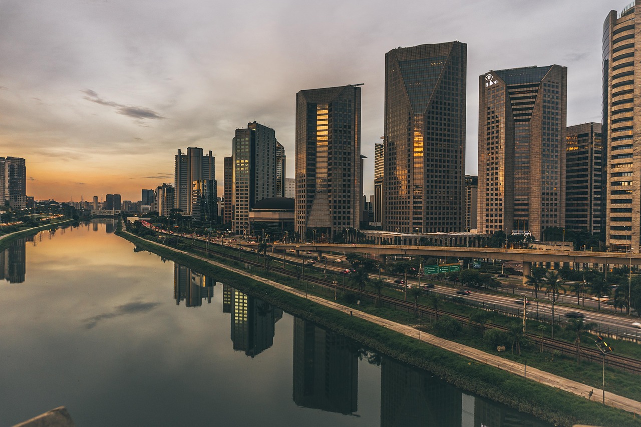 4月房家资讯速递，市场走势、政策解读与热门楼盘解析全解析