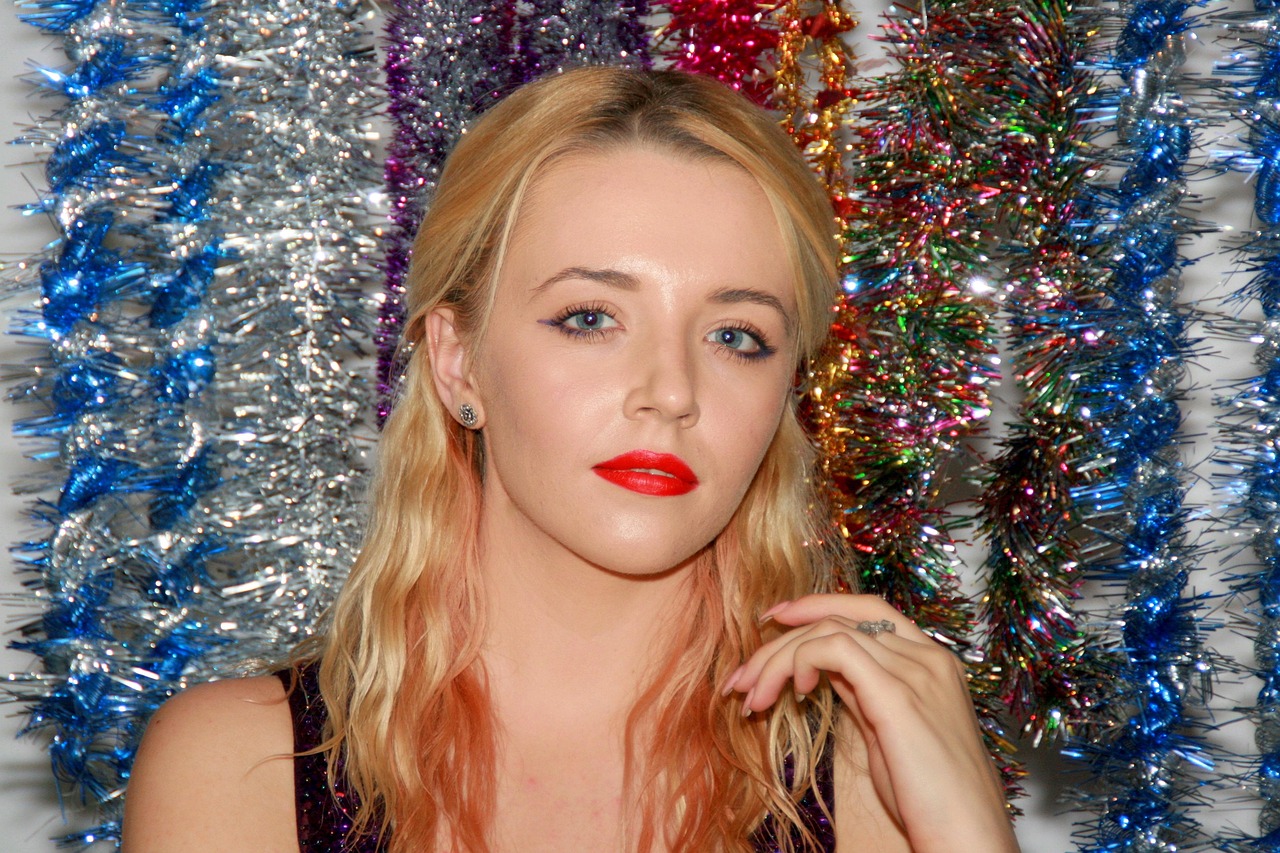 四月女性演员璀璨闪耀影视界,光芒四射的璀璨之星