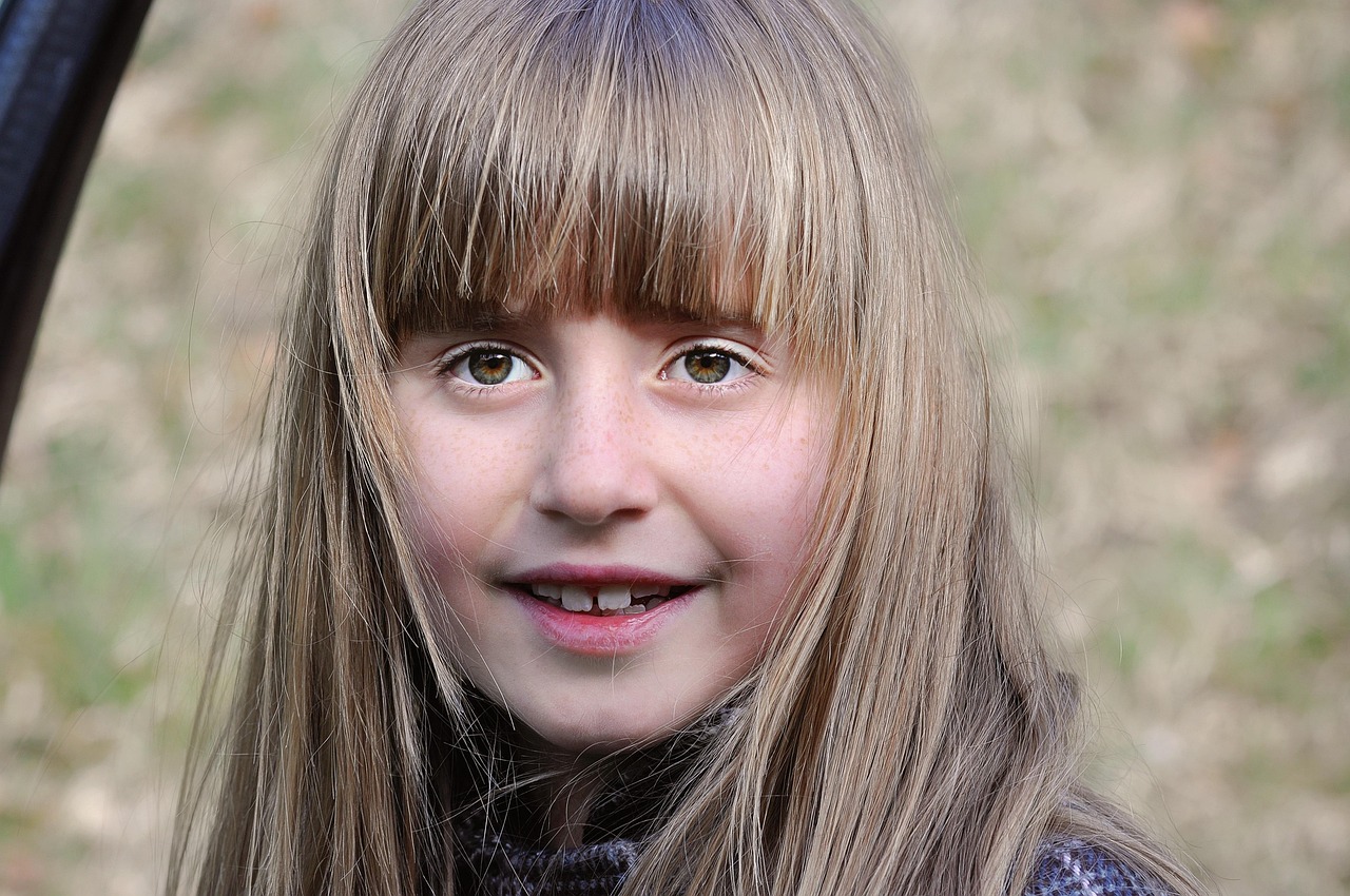 揭秘四月娱乐圈明星太阳穴凹陷现象，背后真相大揭秘