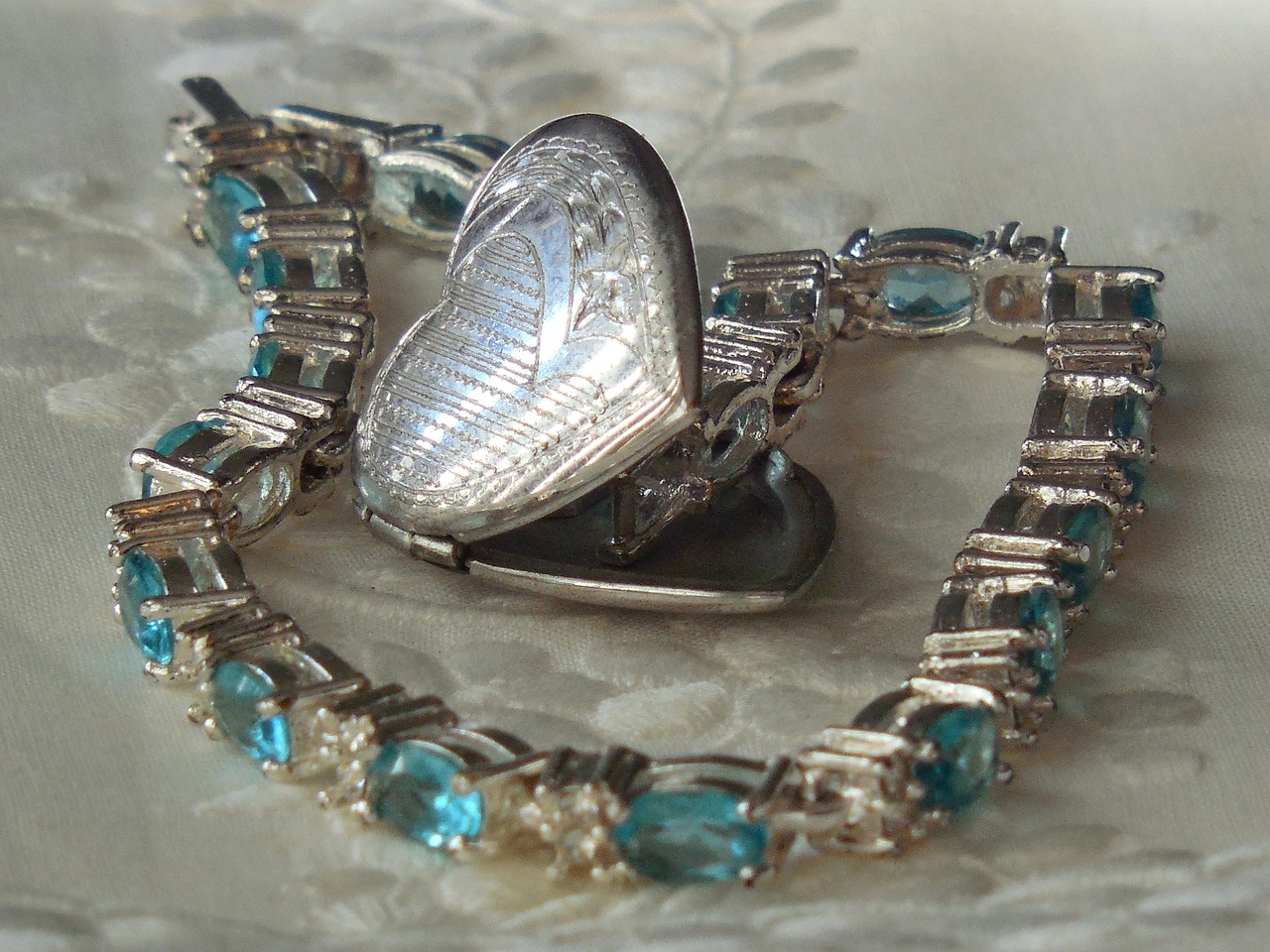 张杰动漫头像四月独特魅力风采展示