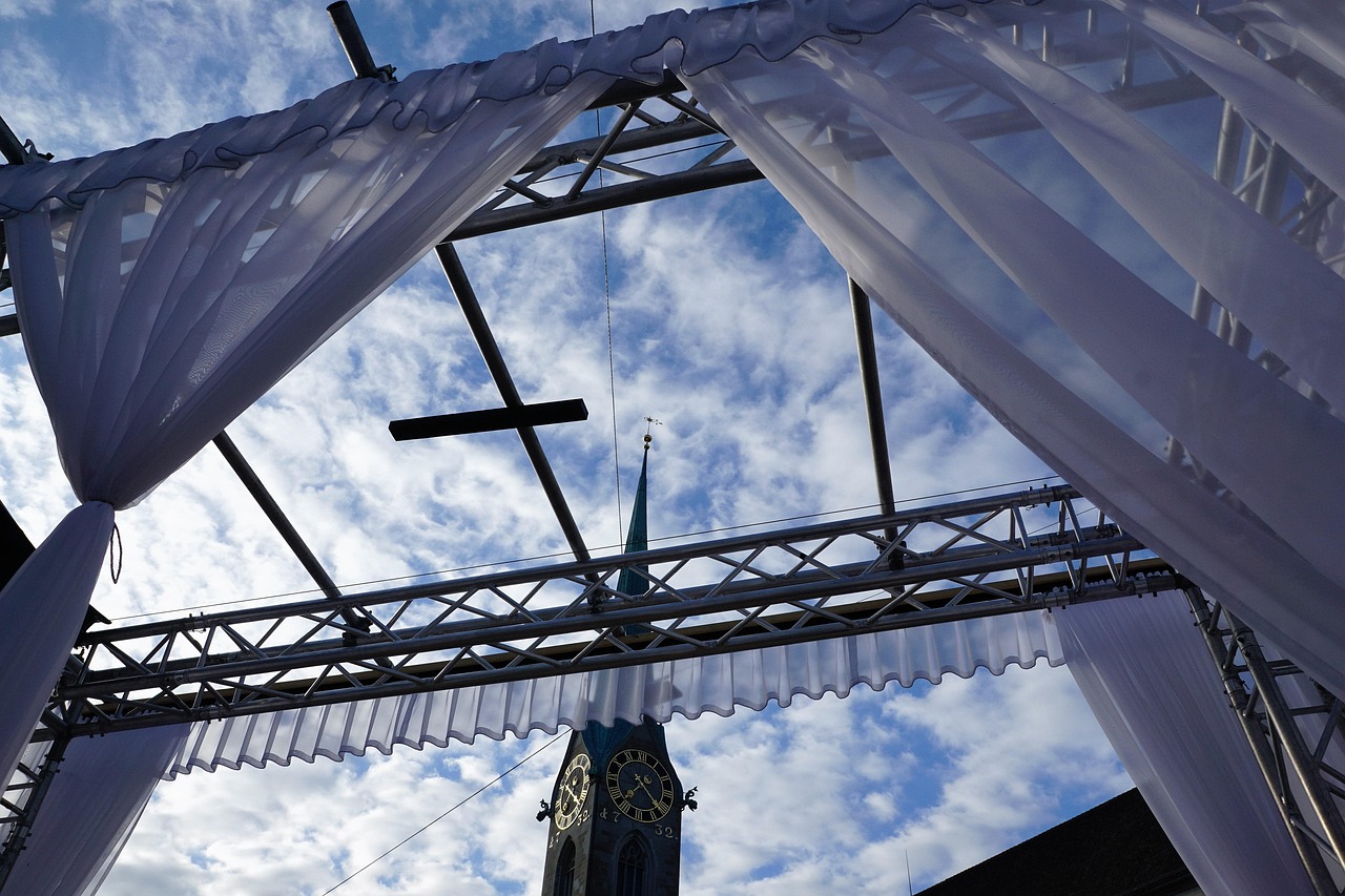 四月跨国恋情最新动态揭秘,国际爱情故事持续升温