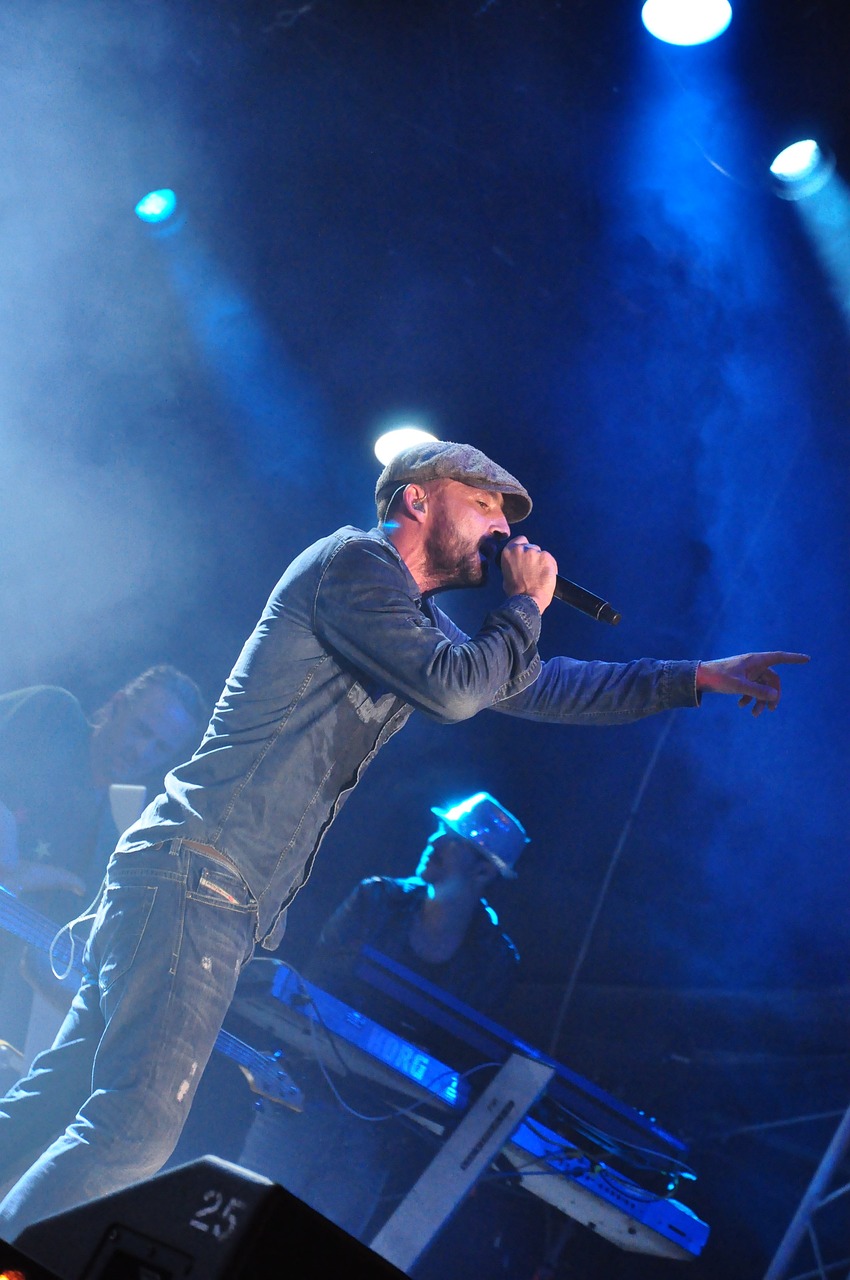 四月春风中的璀璨星辰，姓李的明星闪耀登场时刻