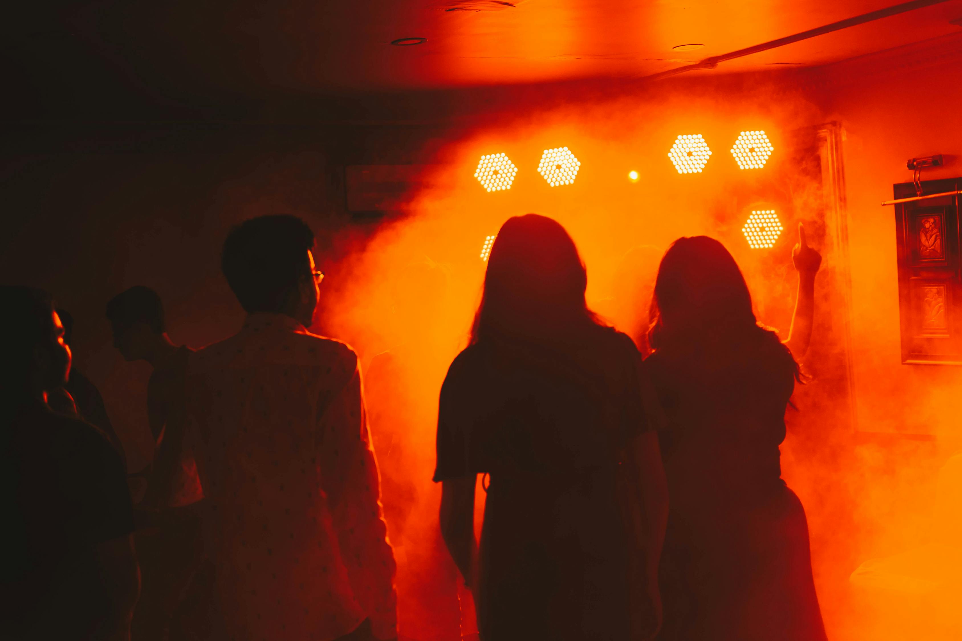 五月韩剧电影，情感与故事交织，引领潮流的视觉盛宴