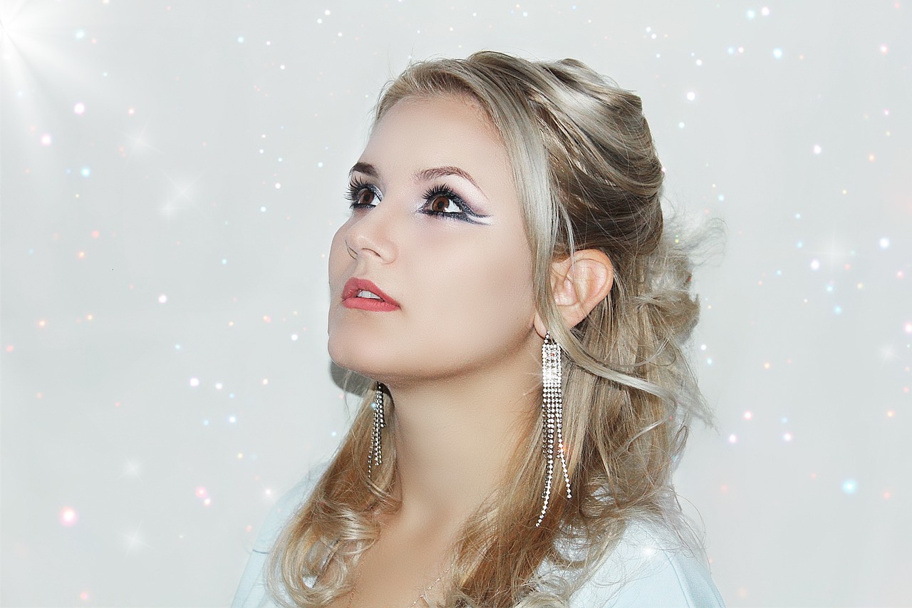 五月璀璨星辉,女人味四溢的女明星独特魅力