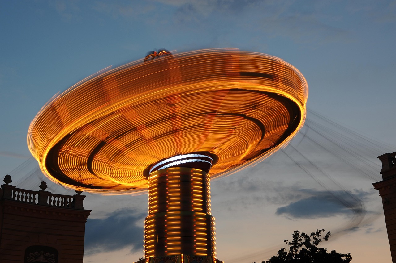 五月西安夜店风云，都市夜晚的繁华脉搏