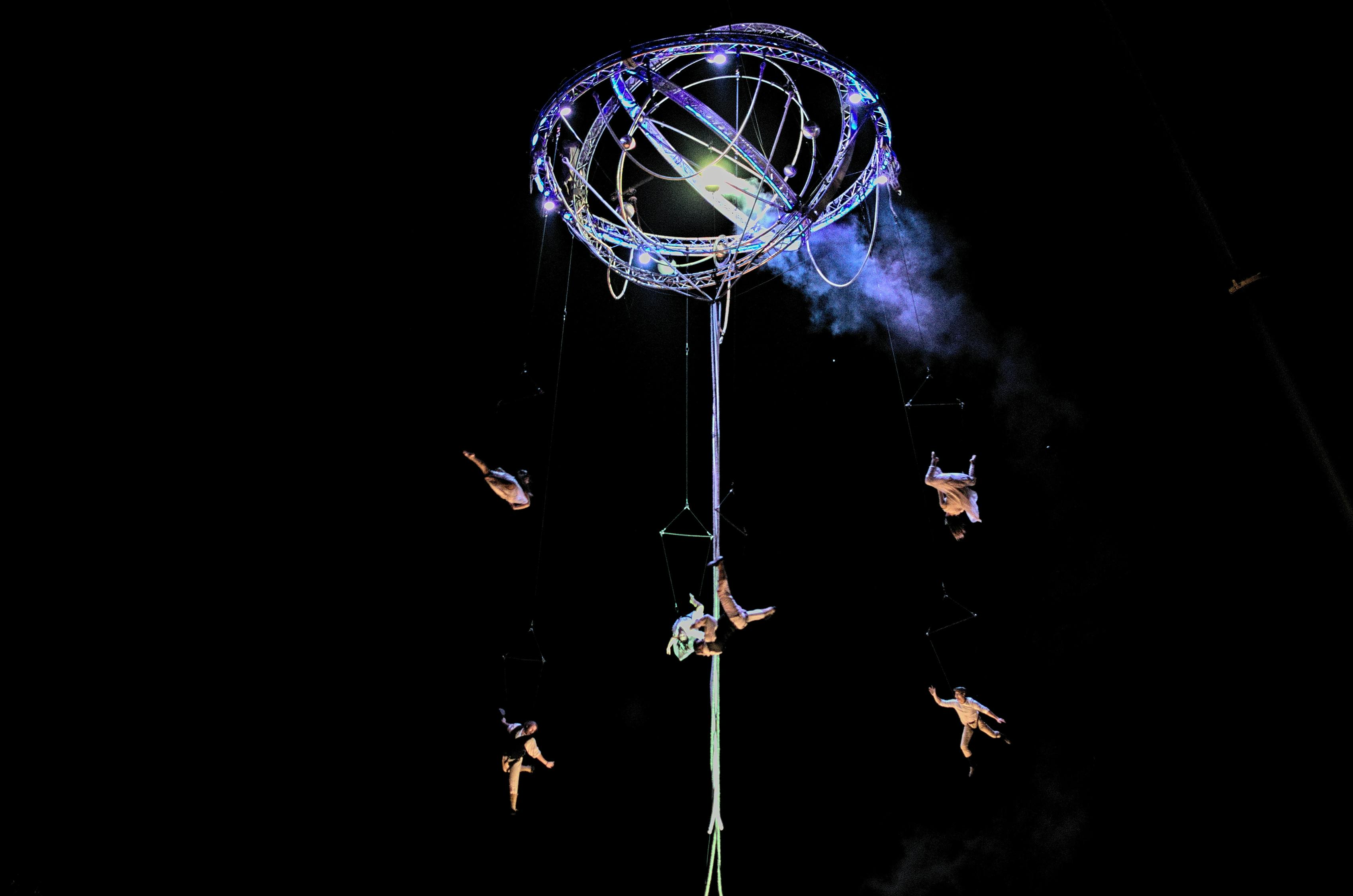 五月星光熠熠，演员名言点亮人生舞台