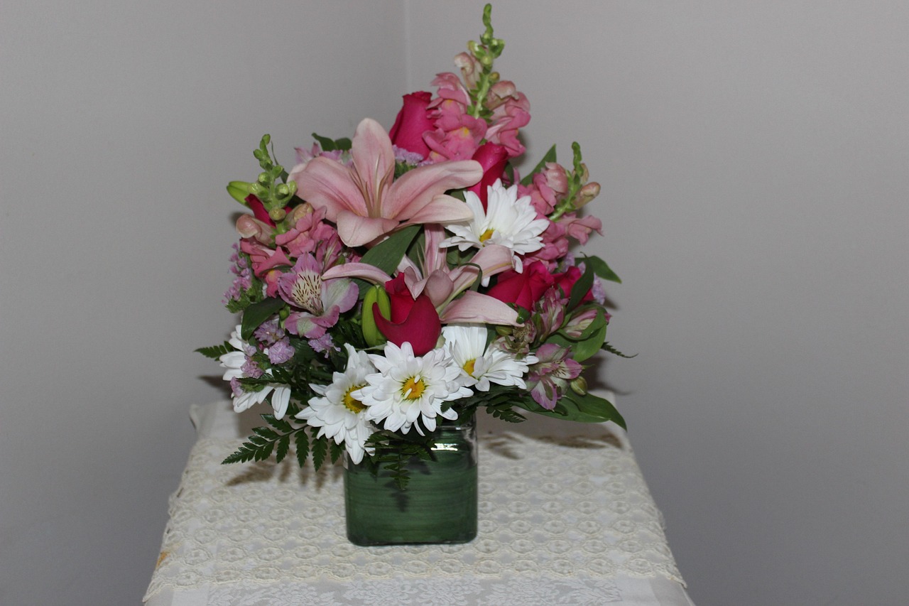 五月繁花盛开下的幼儿园教师舞蹈表演展现独特魅力