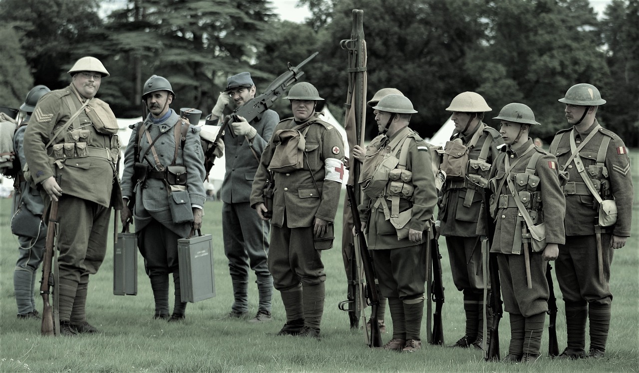 欧美五月战火重燃，真实军事电影的震撼与魅力