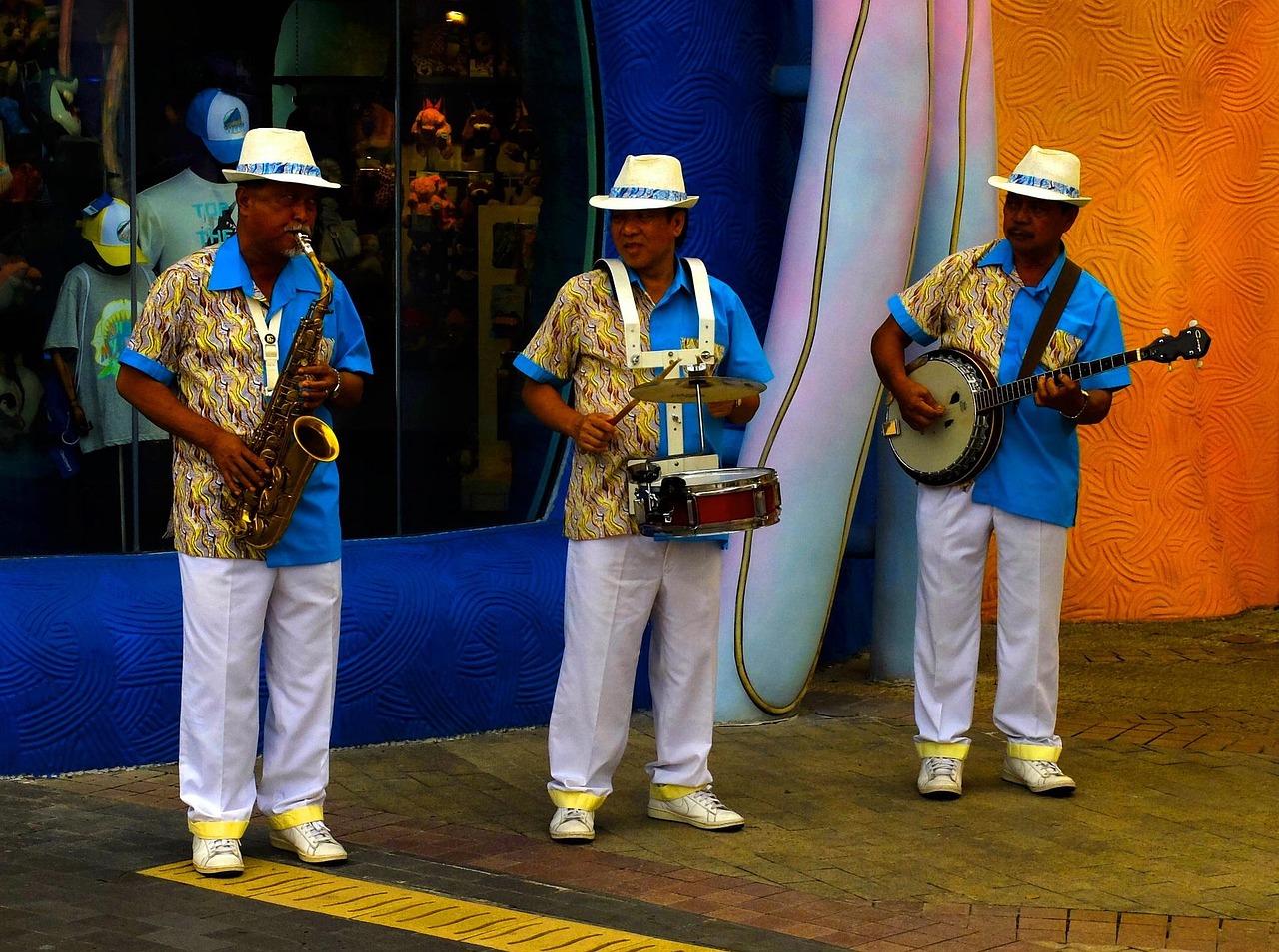 五月麻雀，舞台上的演员与微妙共鸣
