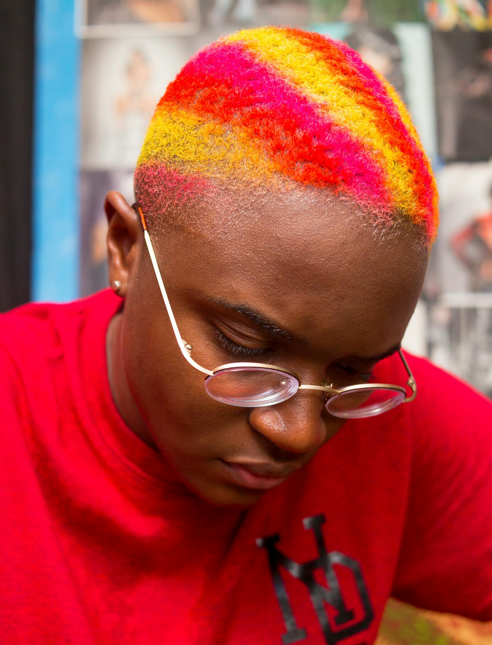 五月潮流风向标，权志龙新发型亮相引热议